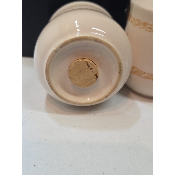 Vintage Ceramic Salt & Pepper Shakers Beige with Gold Pattern Retro Kitchen Deco - Picture 6 of 8